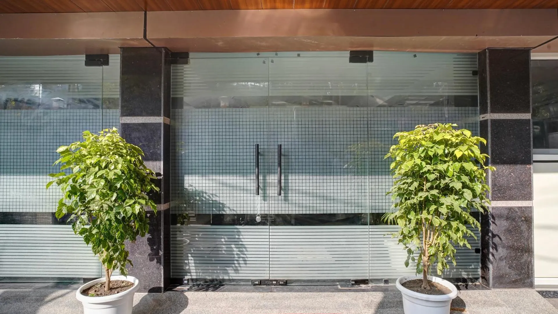 Hotel Durbar By Vardaan Residency グルガウン